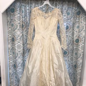 Vintage 1950s wedding dress